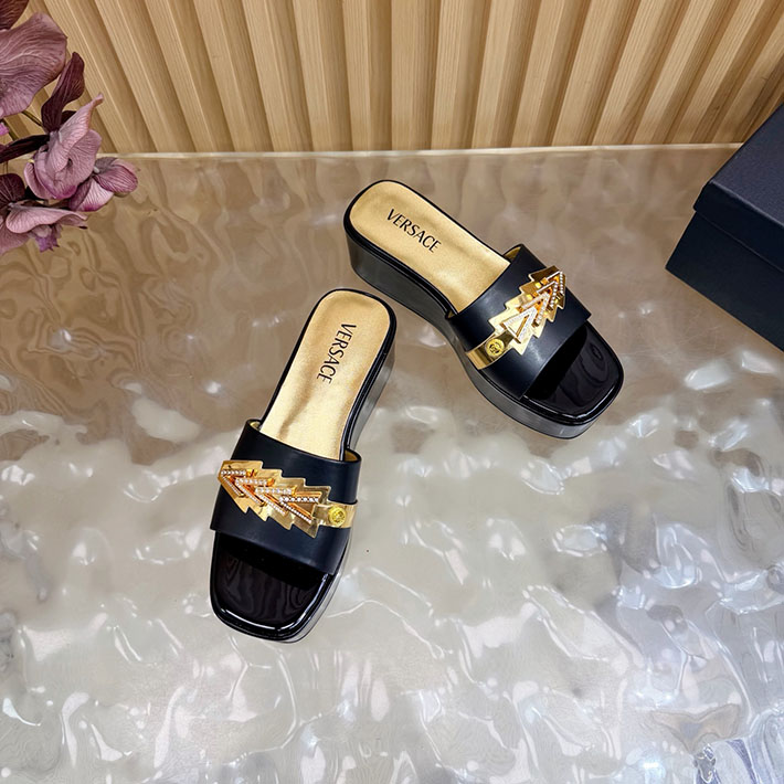 最高級ヴェルサーチェスーパーコピー VERSACE ミュール サンダル レディース 2026新作 人気 ブラック 2631274 ヴェルサーチェ サンダル 新作 - 画像 (4)