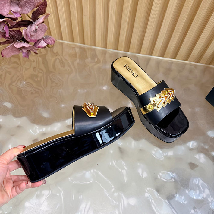 最高級ヴェルサーチェスーパーコピー VERSACE ミュール サンダル レディース 2026新作 人気 ブラック 2631274 ヴェルサーチェ サンダル 新作 - 画像 (3)