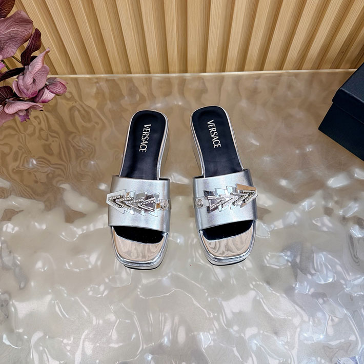 最高級ヴェルサーチェスーパーコピー VERSACE ミュール サンダル レディース 2026新作 人気 シルバー 2631275 ヴェルサーチェ サンダル 定価 - 画像 (7)
