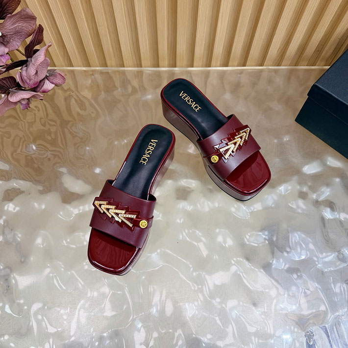 最高級ヴェルサーチェスーパーコピー VERSACE ミュール サンダル レディース 2026新作 人気 レッド 2631279 ヴェルサーチェ風サンダル - 画像 (5)