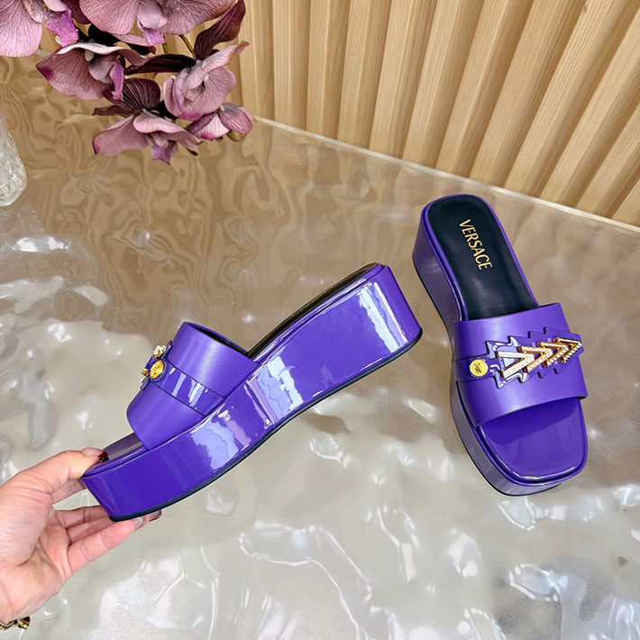 最高級ヴェルサーチェスーパーコピー VERSACE ミュール サンダル レディース 2026新作 人気 バイオレット 2631282 ヴェルサーチェ 靴 安い - 画像 (4)