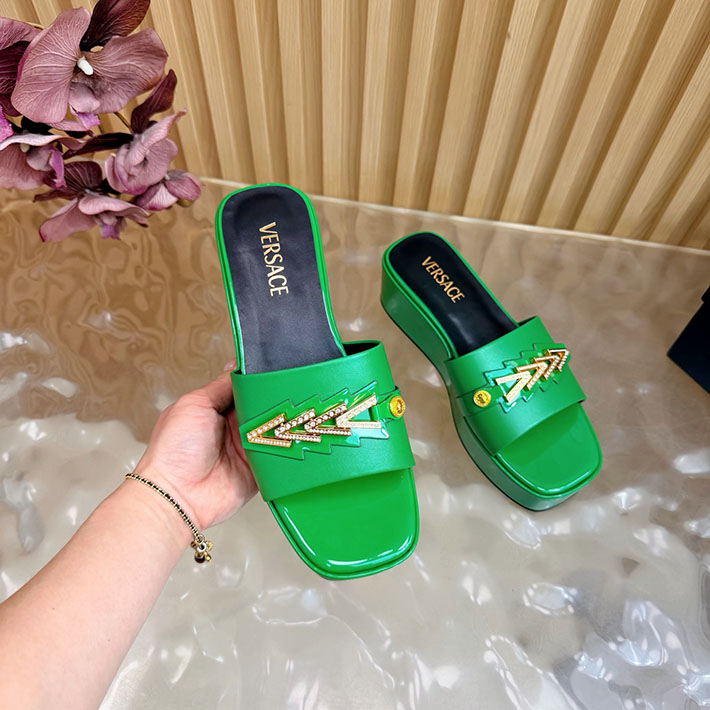 最高級ヴェルサーチェスーパーコピー VERSACE ミュール サンダル レディース 2026新作 人気 グリーン 2631283 ヴェルサーチェ 靴 定価 - 画像 (2)