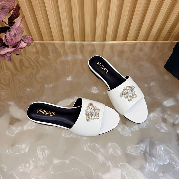 最高級ヴェルサーチェスーパーコピー VERSACE レザーサンダル 本革 2026新作 通販 ホワイト 2631288 ヴェルサーチ 店舗 横浜 - 画像 (4)