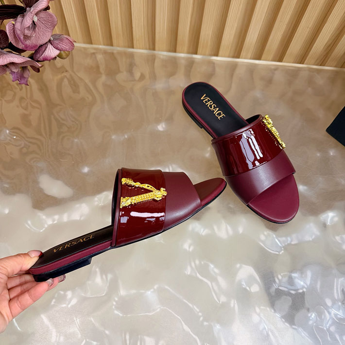最高級ヴェルサーチェスーパーコピー VERSACE 2026年最新 特集 レディース 夏サンダル ワインレッド 2631295 ヴェルサーチ アウトレット 御殿場 - 画像 (2)