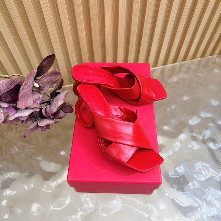最高級フェラガモスーパーコピー FERRAGAMO 今年流行りのレディース夏サンダル 2026新作 2631354 フェラガモ サンダル 定価 - 画像 (8)
