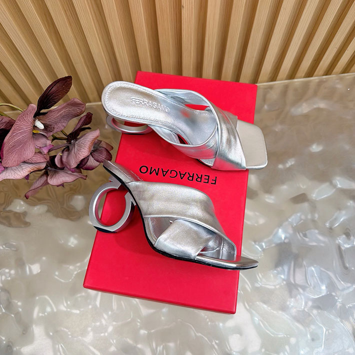 最高級フェラガモスーパーコピー FERRAGAMO 今年流行りのレディース夏サンダル 2026新作 2631356 フェラガモ サンダル 安い - 画像 (9)