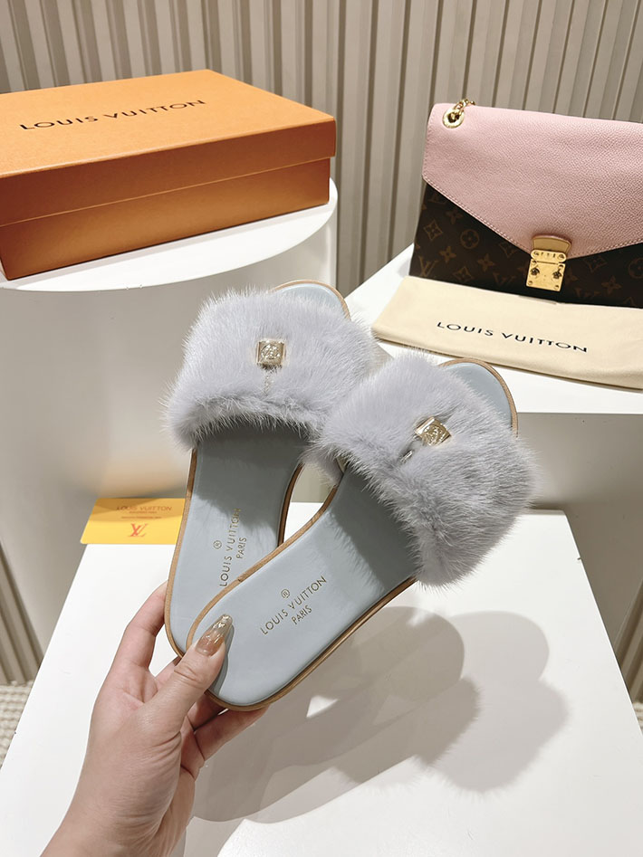 ルイヴィトン ファー サンダル LV Mule Lock It ミュール・ロックイット サンダル スカイブルー 2631378 ルイ ヴィトン サンダル もこもこ