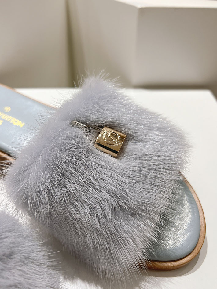 ルイヴィトン ファー サンダル LV Mule Lock It ミュール・ロックイット サンダル スカイブルー 2631378 ルイ ヴィトン サンダル もこもこ - 画像 (4)