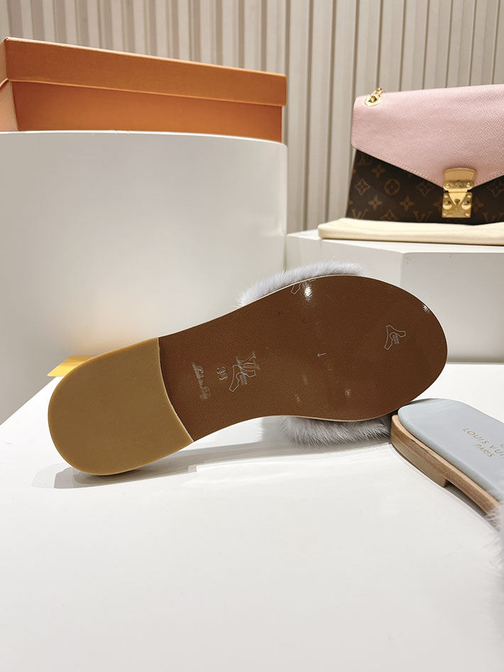 ルイヴィトン ファー サンダル LV Mule Lock It ミュール・ロックイット サンダル スカイブルー 2631378 ルイ ヴィトン サンダル もこもこ - 画像 (3)