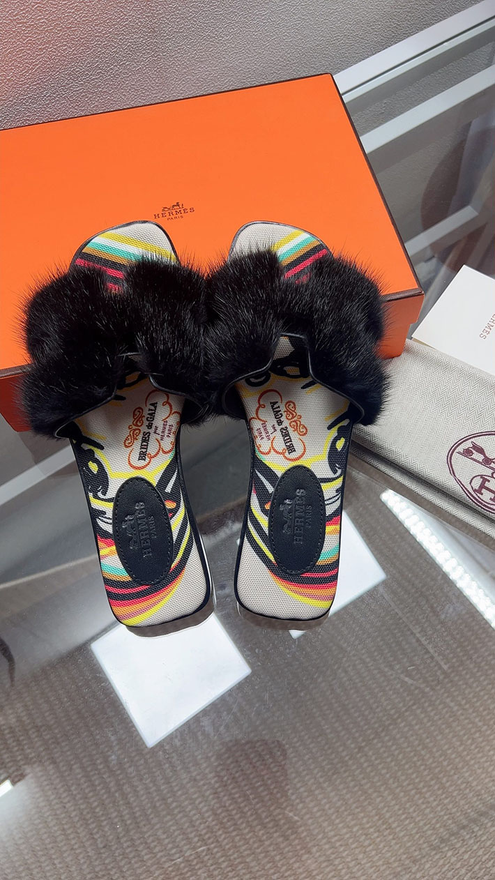 最高級エルメススーパーコピー HERMES オラン サンダル レディース 新作 ファー サンダル 2631387 エルメス サンダルもこもこ - 画像 (2)