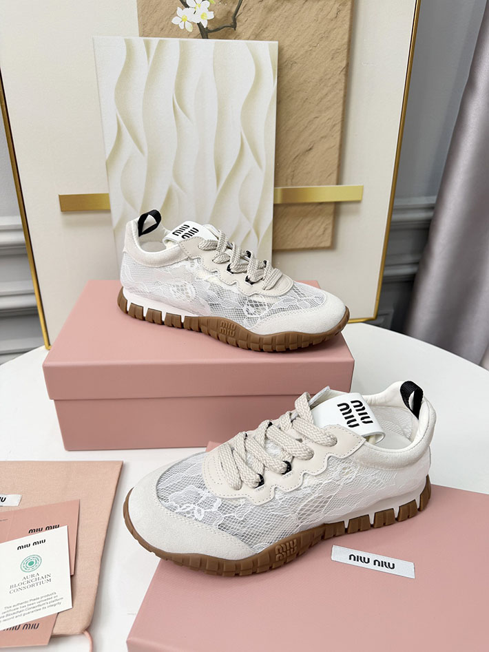 レディース ミュウミュウ MiuMiu 2026年春夏 新作 スニーカー スウェード シューズ 靴 ホワイト 2631394 ミュウミュウ 靴 アウトレット - 画像 (8)