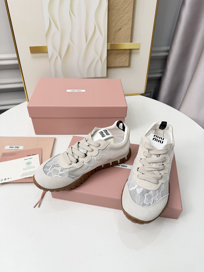 レディース ミュウミュウ MiuMiu 2026年春夏 新作 スニーカー スウェード シューズ 靴 ホワイト 2631394 ミュウミュウ 靴 アウトレット - 画像 (5)