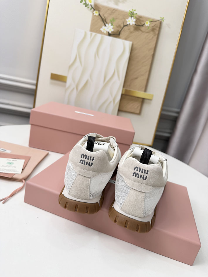 レディース ミュウミュウ MiuMiu 2026年春夏 新作 スニーカー スウェード シューズ 靴 ホワイト 2631394 ミュウミュウ 靴 アウトレット - 画像 (4)