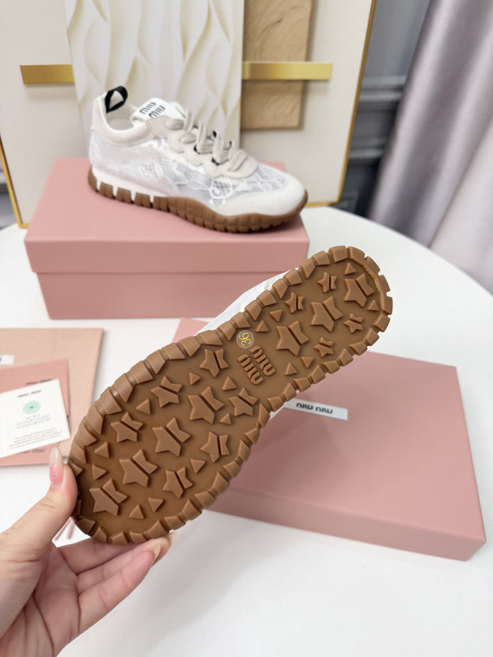 レディース ミュウミュウ MiuMiu 2026年春夏 新作 スニーカー スウェード シューズ 靴 ホワイト 2631394 ミュウミュウ 靴 アウトレット - 画像 (3)