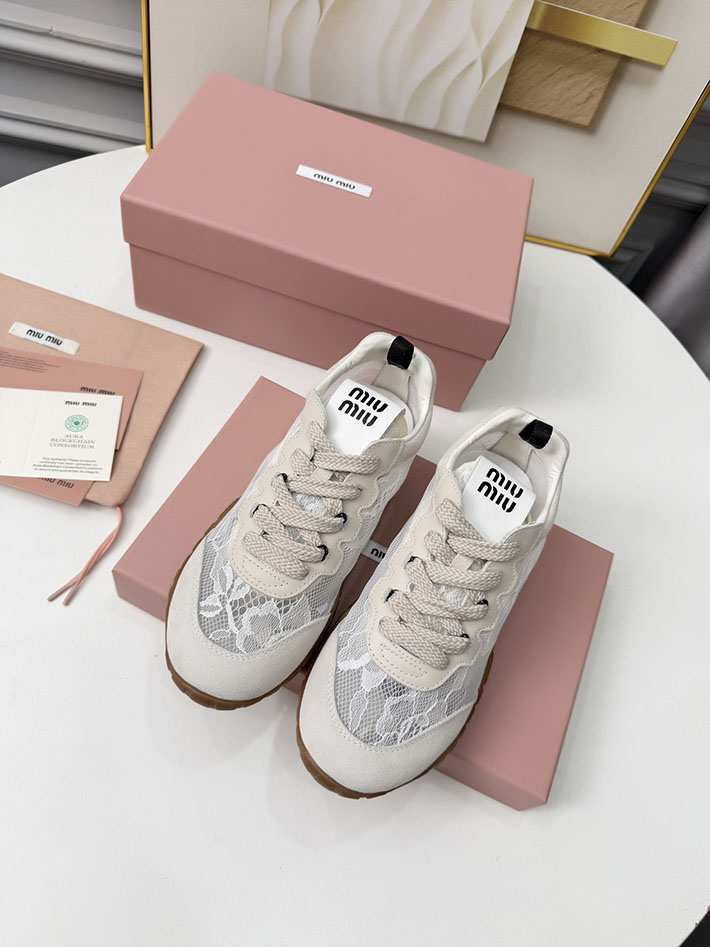 レディース ミュウミュウ MiuMiu 2026年春夏 新作 スニーカー スウェード シューズ 靴 ホワイト 2631394 ミュウミュウ 靴 アウトレット - 画像 (2)