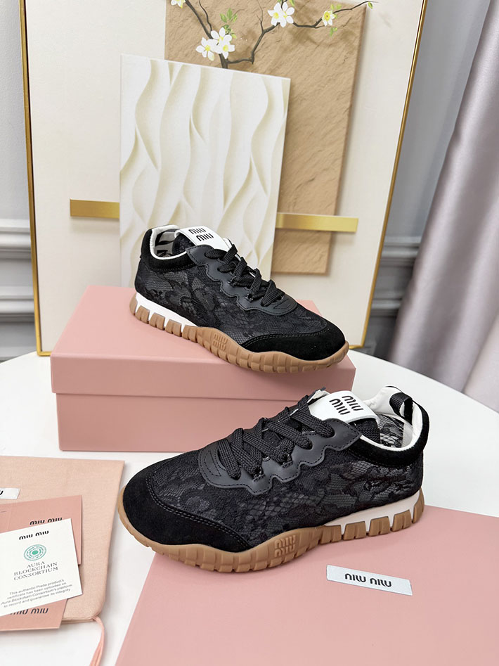 MIUMIU 靴 レディース