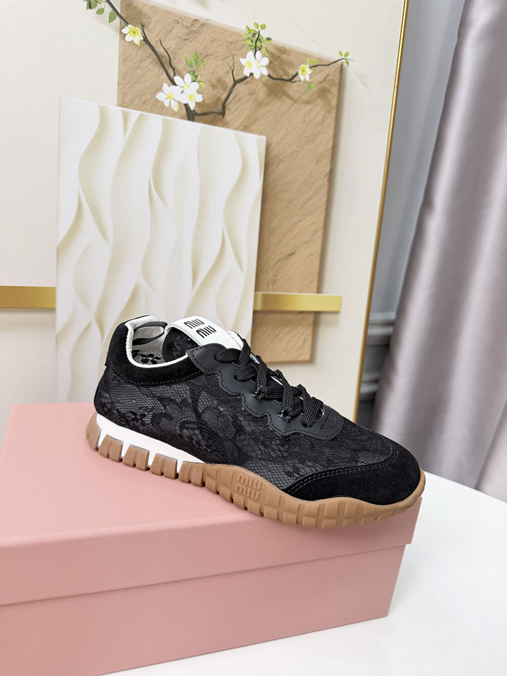 レディース ミュウミュウ MiuMiu 2026年春夏 新作 スニーカー スウェード シューズ 靴 ブラック 2631395 MIUMIU 靴 レディース - 画像 (4)