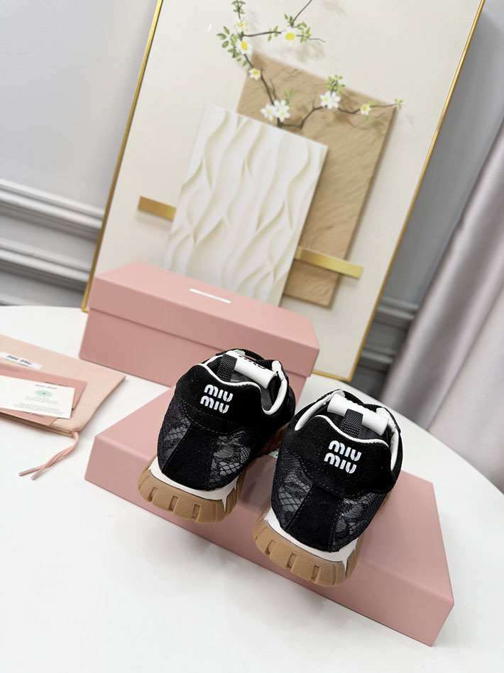 レディース ミュウミュウ MiuMiu 2026年春夏 新作 スニーカー スウェード シューズ 靴 ブラック 2631395 MIUMIU 靴 レディース - 画像 (3)