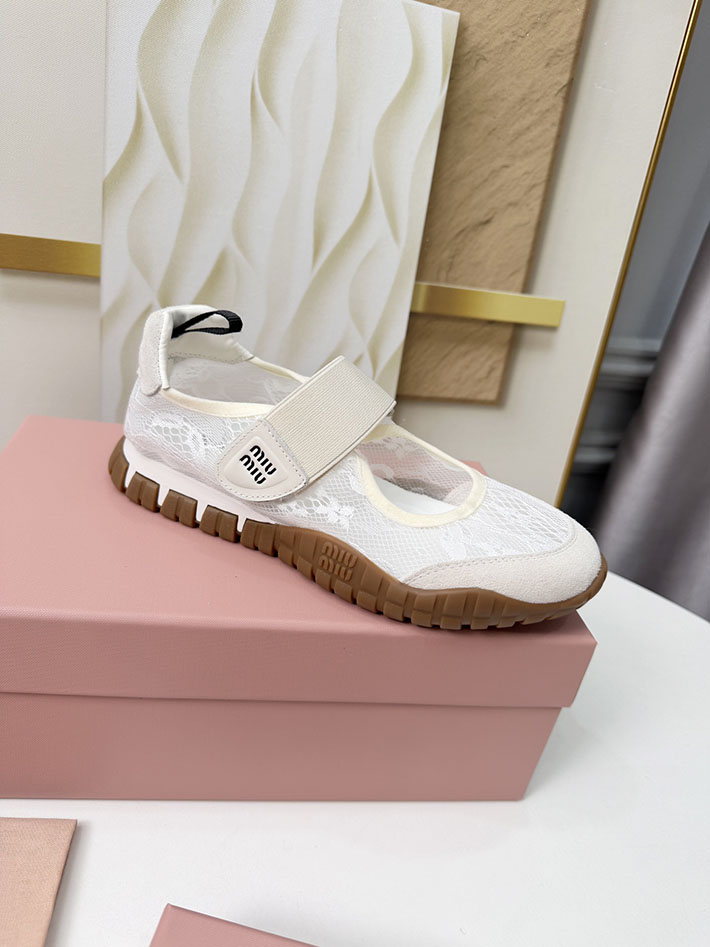 レディース ミュウミュウ MiuMiu 2026年春夏 新作 Tyre フラットシューズ 靴 バレリーナ ホワイト 2631396 MIUMIU 靴 新作 - 画像 (8)