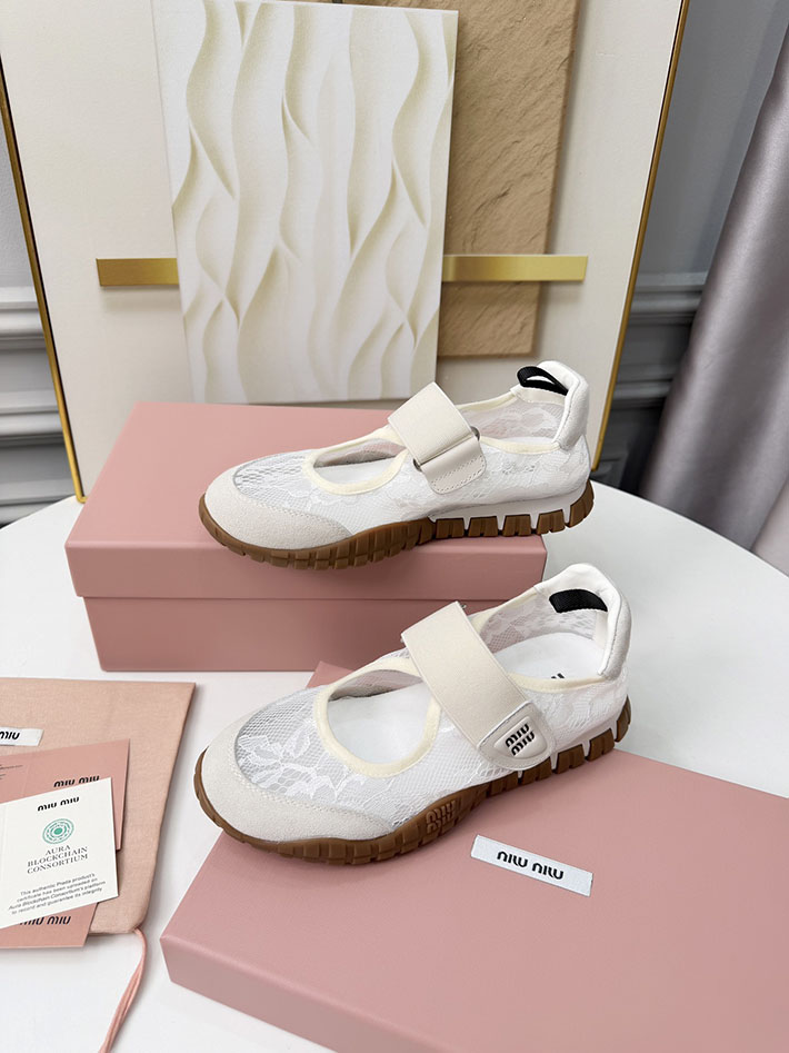 レディース ミュウミュウ MiuMiu 2026年春夏 新作 Tyre フラットシューズ 靴 バレリーナ ホワイト 2631396 MIUMIU 靴 新作 - 画像 (7)