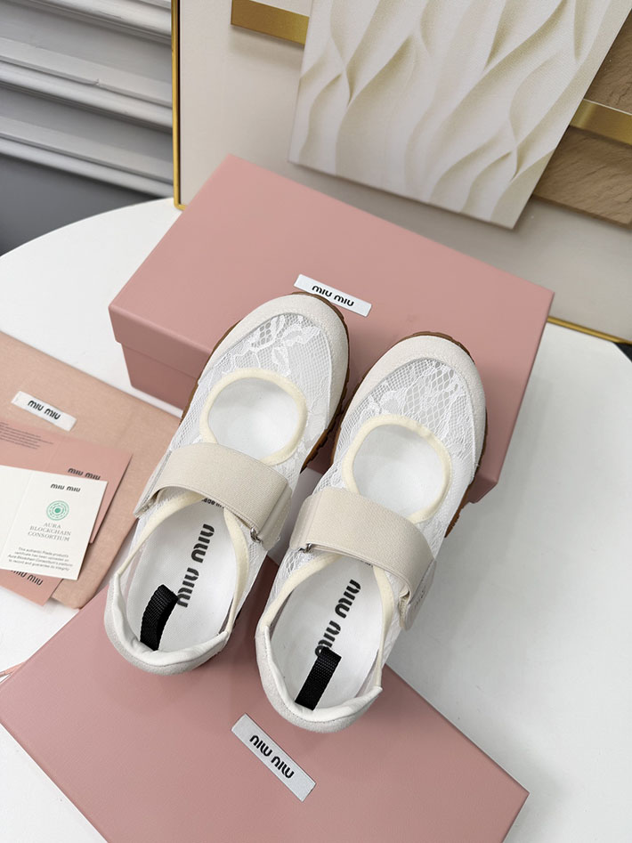 レディース ミュウミュウ MiuMiu 2026年春夏 新作 Tyre フラットシューズ 靴 バレリーナ ホワイト 2631396 MIUMIU 靴 新作 - 画像 (6)