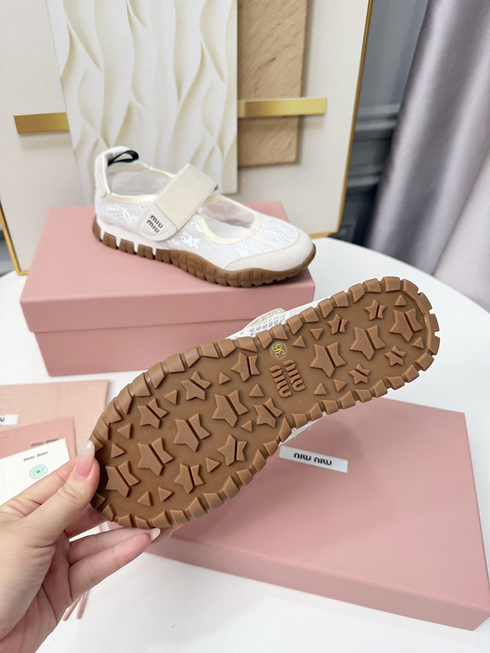 レディース ミュウミュウ MiuMiu 2026年春夏 新作 Tyre フラットシューズ 靴 バレリーナ ホワイト 2631396 MIUMIU 靴 新作 - 画像 (4)