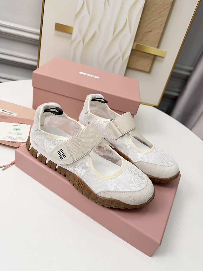 レディース ミュウミュウ MiuMiu 2026年春夏 新作 Tyre フラットシューズ 靴 バレリーナ ホワイト 2631396 MIUMIU 靴 新作 - 画像 (2)