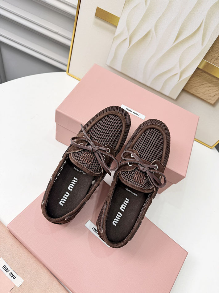 レディース ミュウミュウ MiuMiu 2026年 新作 メッシュxスエード デッキシューズ 靴 茶色 2631399 ミュウミュウ アウトレット店舗 - 画像 (8)
