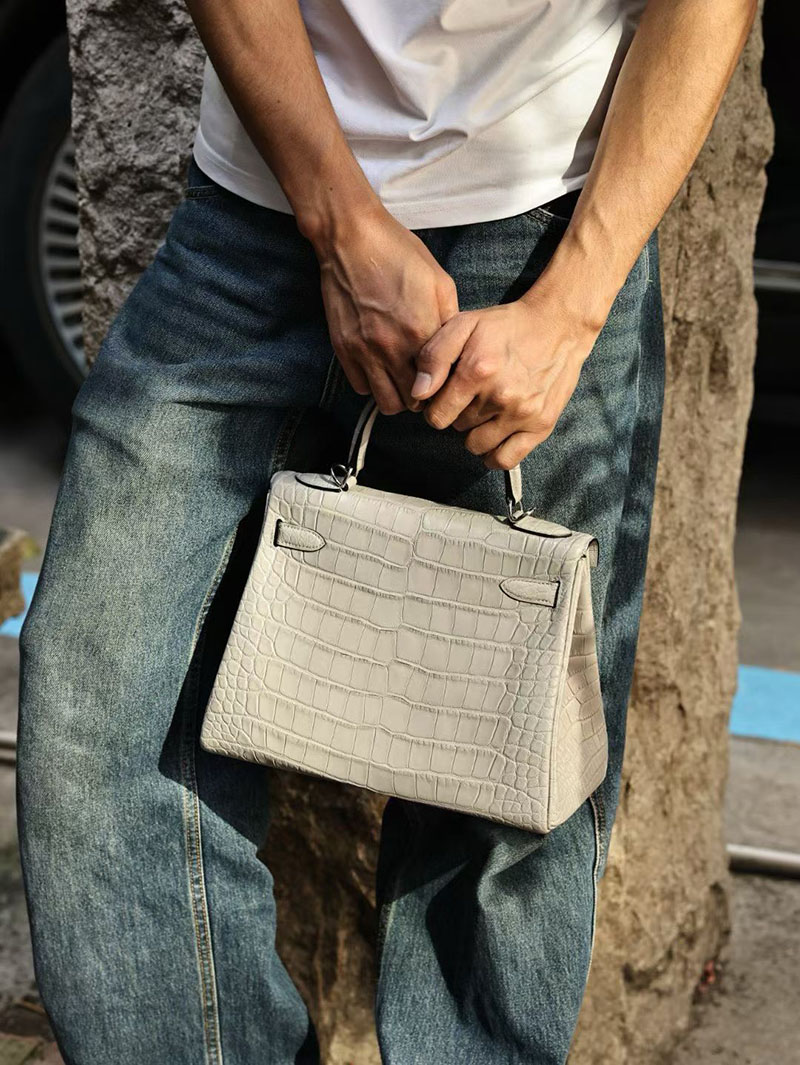 エルメス ケリー28の通販 HERMES ケリー28 内縫い パールグレー クロコダイル シルバー金具 2631445 ケリー28 定価 - 画像 (6)