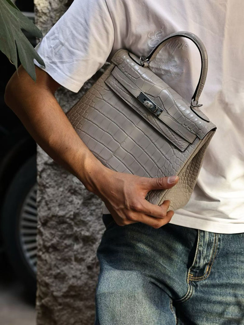 エルメス ケリー28の通販 HERMES ケリー28 内縫い パールグレー クロコダイル シルバー金具 2631445 ケリー28 定価 - 画像 (4)