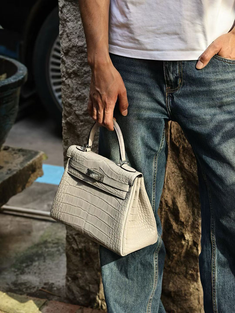 エルメス ケリー28の通販 HERMES ケリー28 内縫い パールグレー クロコダイル シルバー金具 2631445 ケリー28 定価 - 画像 (2)