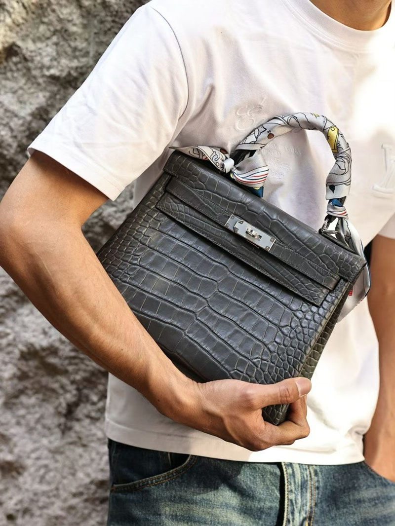 エルメス ケリー28の通販 HERMES ケリー28 内縫い グラファイト クロコダイル シルバー金具 2631447 ケリー28 クロコ 定価 - 画像 (4)