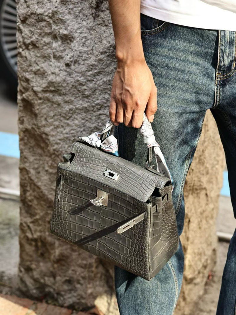 エルメス ケリー28の通販 HERMES ケリー28 内縫い グラファイト クロコダイル シルバー金具 2631447 ケリー28 クロコ 定価 - 画像 (3)