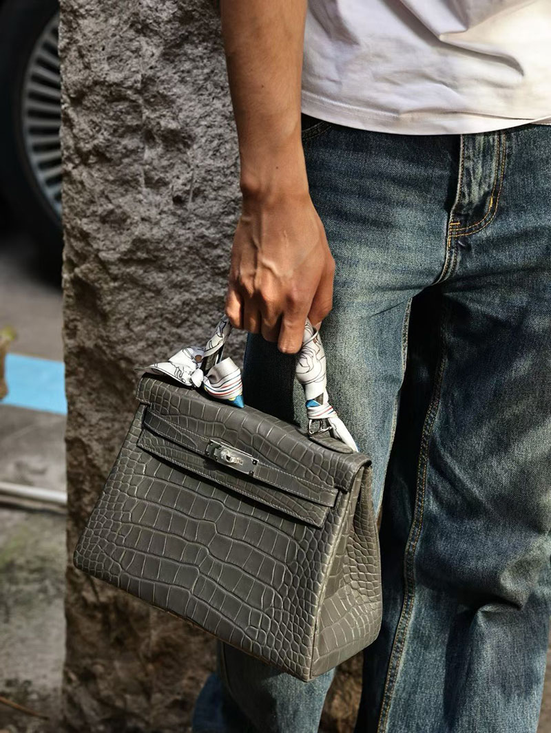 エルメス ケリー28の通販 HERMES ケリー28 内縫い グラファイト クロコダイル シルバー金具 2631447 ケリー28 クロコ 定価 - 画像 (2)