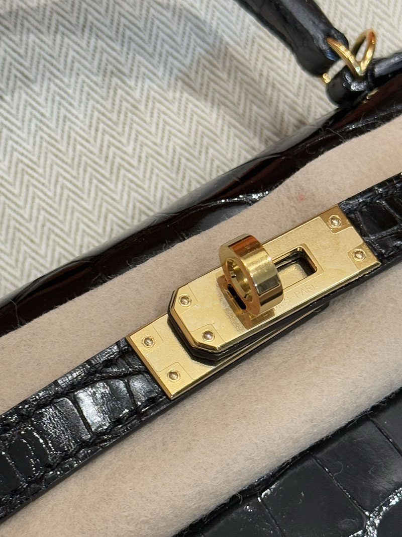 エルメス ケリー ミニの通販 HERMES ケリーミニ2 外縫い 黒 ブラック クロコダイル ゴールド金具 2631453 ケリーミニ 2 定価 - 画像 (13)
