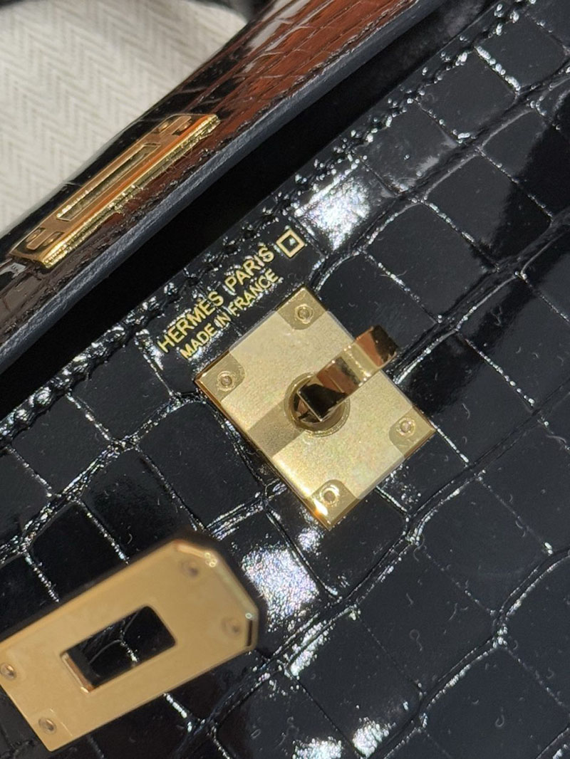 エルメス ケリー ミニの通販 HERMES ケリーミニ2 外縫い 黒 ブラック クロコダイル ゴールド金具 2631453 ケリーミニ 2 定価 - 画像 (11)