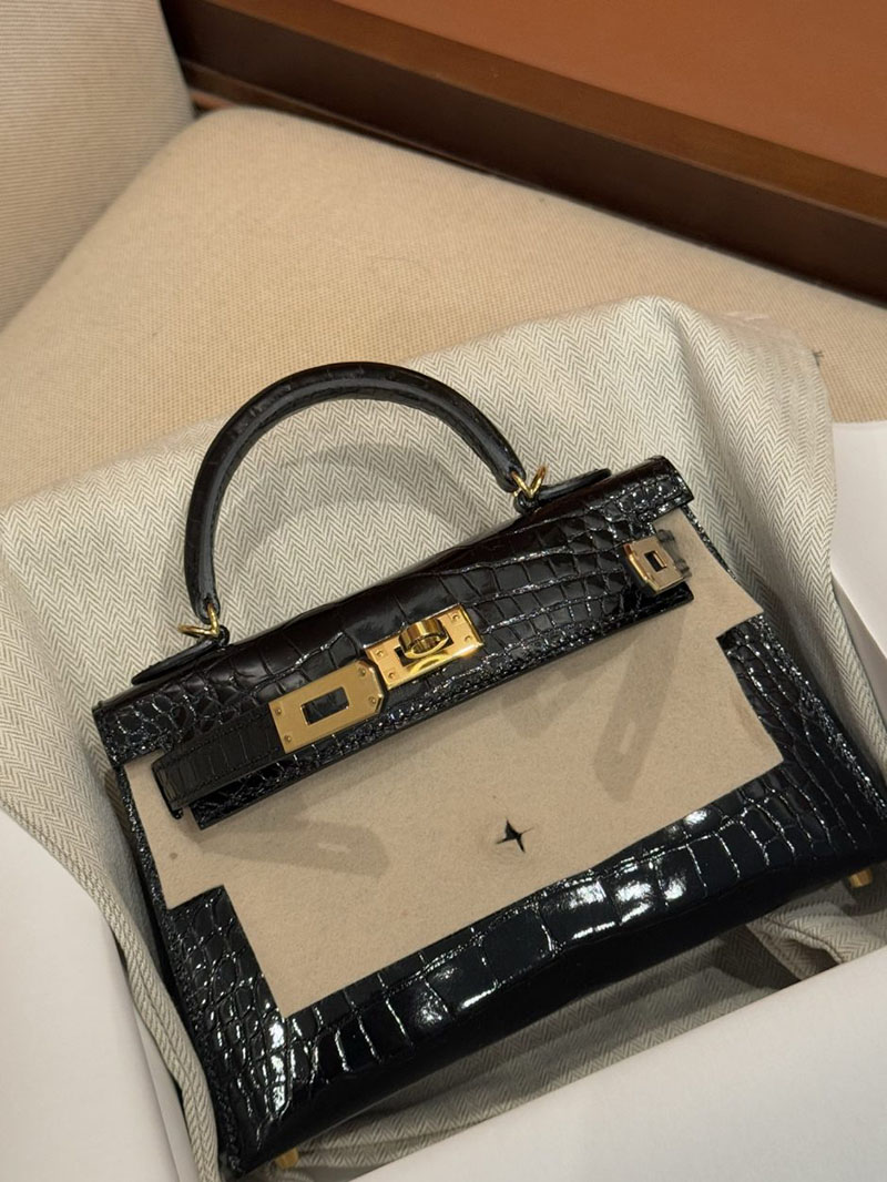 エルメス ケリー ミニの通販 HERMES ケリーミニ2 外縫い 黒 ブラック クロコダイル ゴールド金具 2631453 ケリーミニ 2 定価 - 画像 (7)