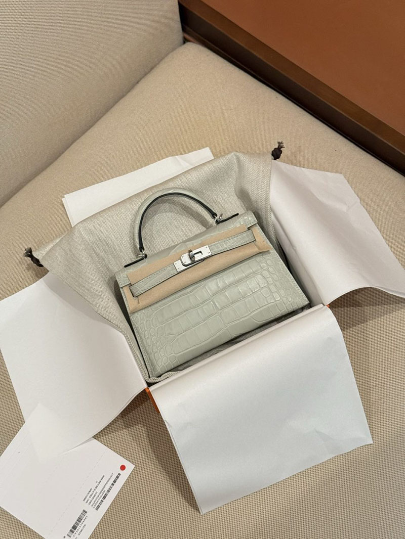 エルメス ケリー ミニの通販 HERMES ケリーミニ2 外縫い グリシマン クロコダイル シルバー金具 2631455 HERMES ケリー 定価 - 画像 (17)