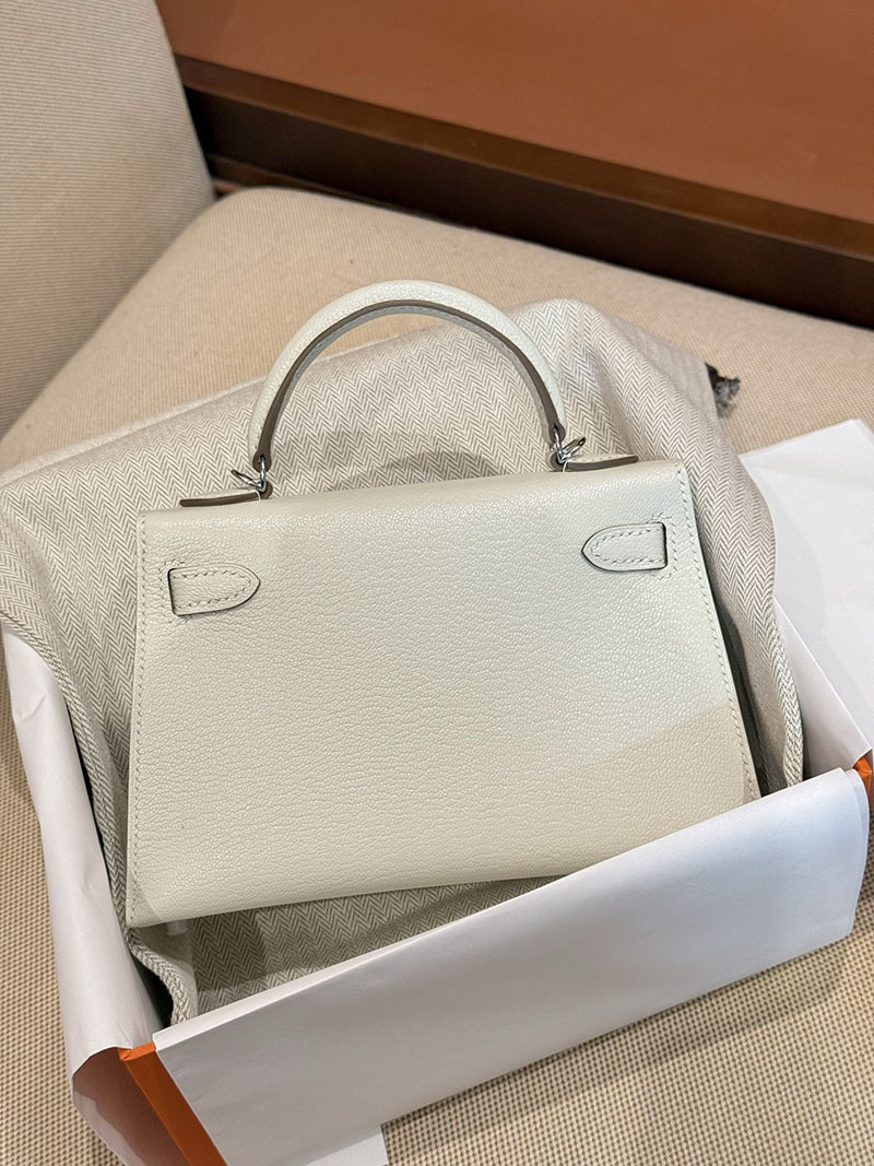 エルメス ケリーミニ2の通販 HERMES ケリーミニ2 外縫い クレ シェブルミゾル シルバー金具 2631474 エルメス ミニケリー 定価 - 画像 (17)