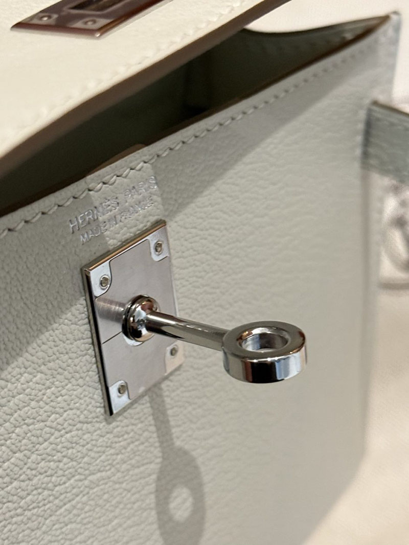 エルメス ケリーミニ2の通販 HERMES ケリーミニ2 外縫い クレ シェブルミゾル シルバー金具 2631474 エルメス ミニケリー 定価 - 画像 (13)