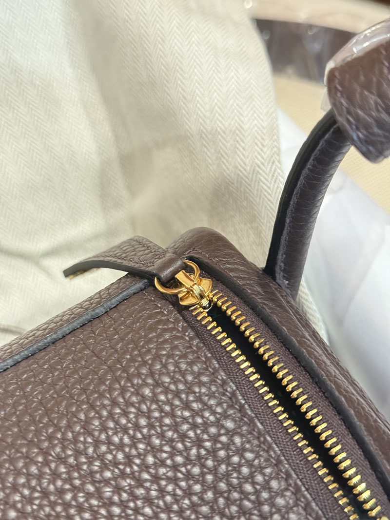 エルメス リンディミニの通販 HERMES ミニリンディ エベンヌ トリヨンクレマンス ゴールド金具 2631476 エルメス リンディ ミニ 定価 - 画像 (8)