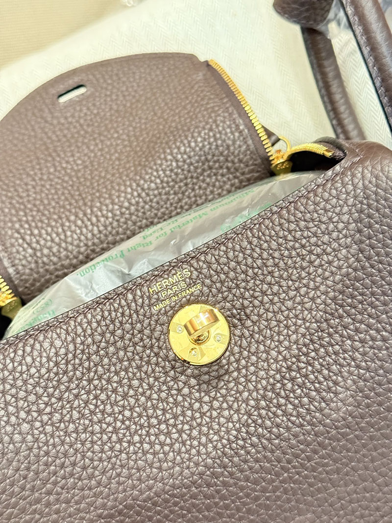エルメス リンディミニの通販 HERMES ミニリンディ エベンヌ トリヨンクレマンス ゴールド金具 2631476 エルメス リンディ ミニ 定価 - 画像 (7)