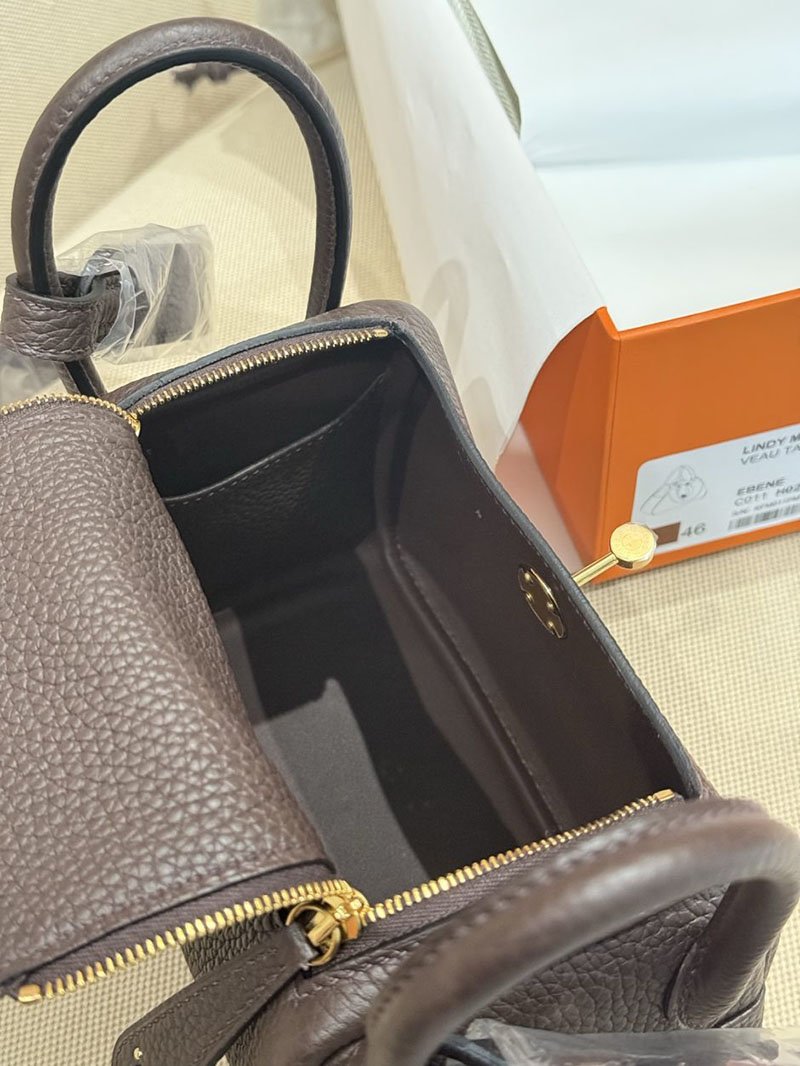 エルメス リンディミニの通販 HERMES ミニリンディ エベンヌ トリヨンクレマンス ゴールド金具 2631476 エルメス リンディ ミニ 定価 - 画像 (5)