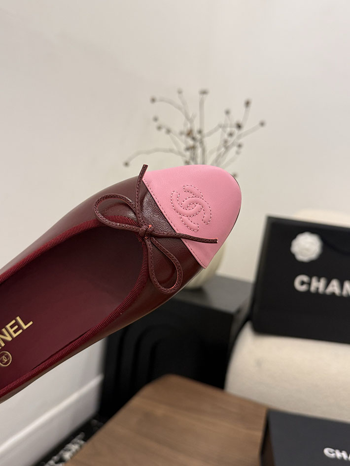 最高級シャネルスーパーコピー CHANEL 2026年春夏 新作 バレリーナ バーガンディー & ピンク G02819-X01000-U9349 シャネル バレエシューズ ピンク - 画像 (7)