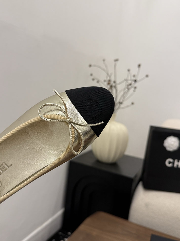 最高級シャネルスーパーコピー CHANEL 2026年春夏 新作 バレリーナ ライトゴールド & ブラック G02819-B22774-U5409 シャネル バレエシューズ 人気 - 画像 (7)