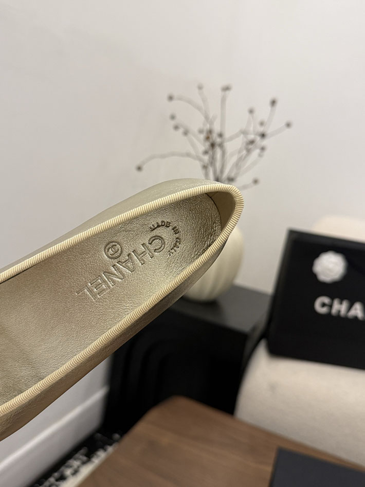最高級シャネルスーパーコピー CHANEL 2026年春夏 新作 バレリーナ ライトゴールド & ブラック G02819-B22774-U5409 シャネル バレエシューズ 人気 - 画像 (5)