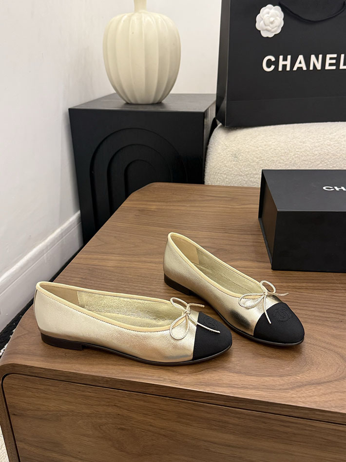 最高級シャネルスーパーコピー CHANEL 2026年春夏 新作 バレリーナ ライトゴールド & ブラック G02819-B22774-U5409 シャネル バレエシューズ 人気 - 画像 (4)