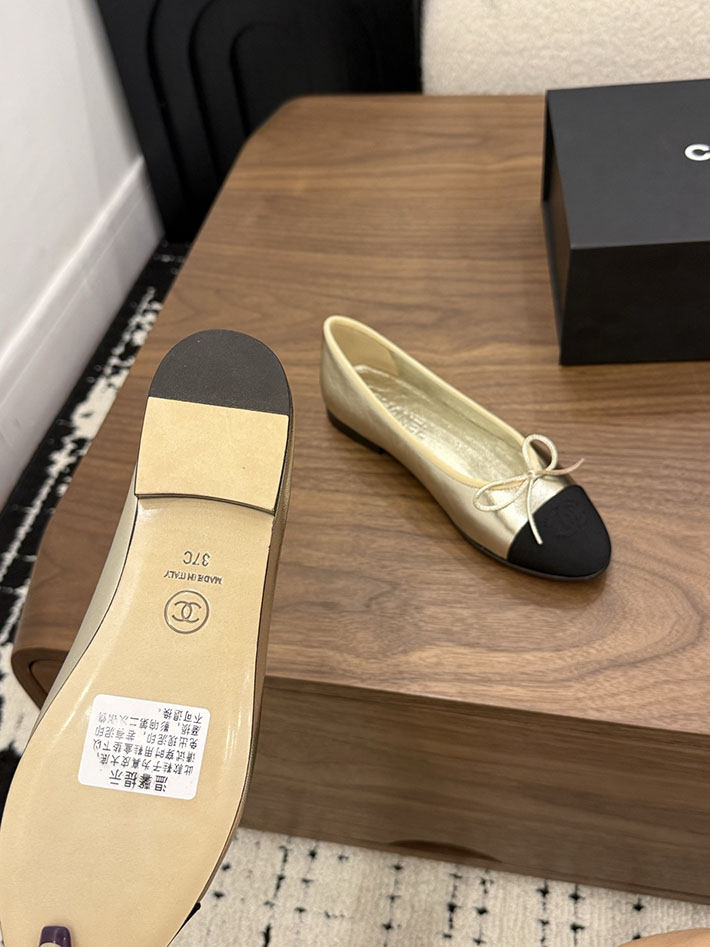 最高級シャネルスーパーコピー CHANEL 2026年春夏 新作 バレリーナ ライトゴールド & ブラック G02819-B22774-U5409 シャネル バレエシューズ 人気 - 画像 (3)