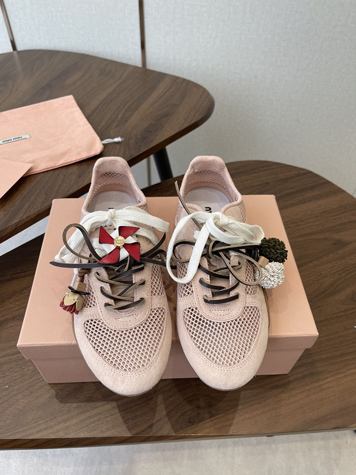 MIUMIU スニーカー アウトレット
