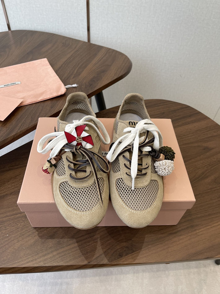 MIUMIU 靴 レディース